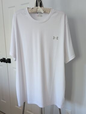 Like New Under Armour White Short-Sleeve Performance Tee